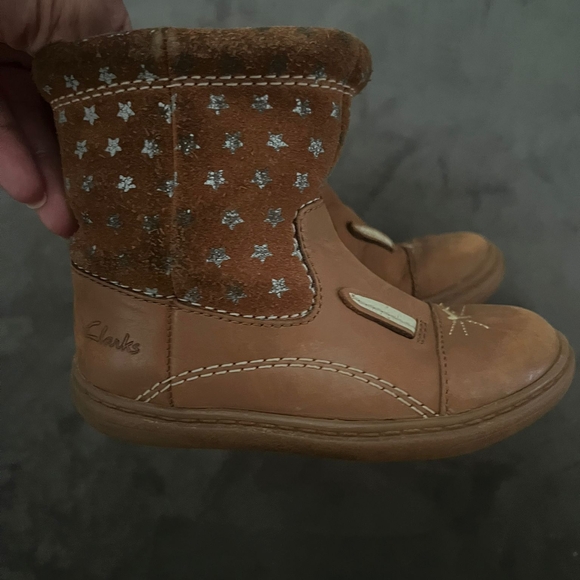 Clarks Brown Kids Boots with Star Design - Picture 1 of 7
